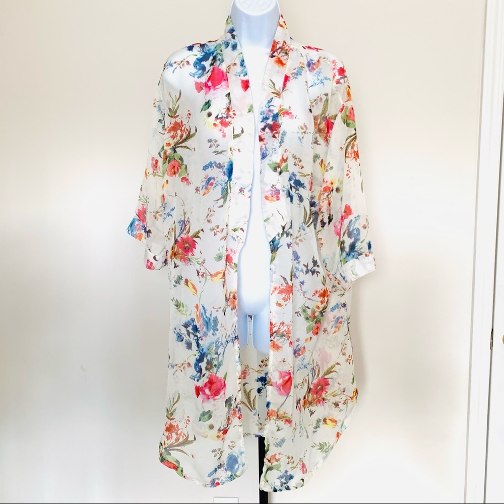 White, pink and blue kimono